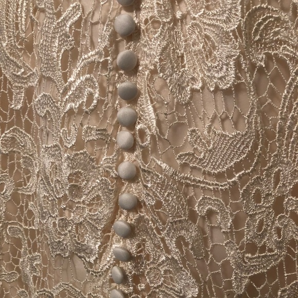 Classy, elegant, trumpet-style wedding gown - Picture 4 of 5